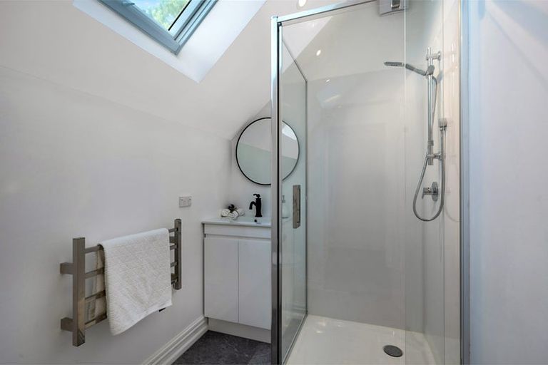 Photo of property in 105 Grassmere Road, Henderson Valley, Auckland, 0612