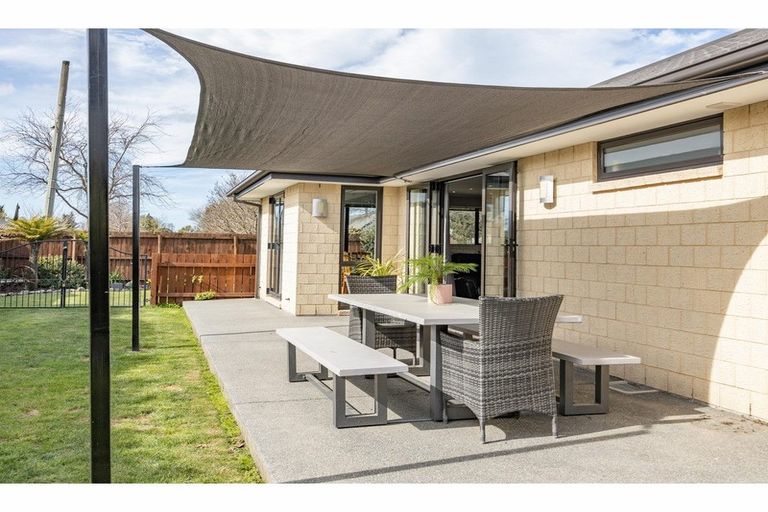 Photo of property in 17 Buckleys Road, Rangiora, 7400