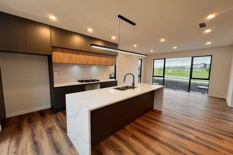 Photo of property in 10 Kobe Street, Karaka, 2580