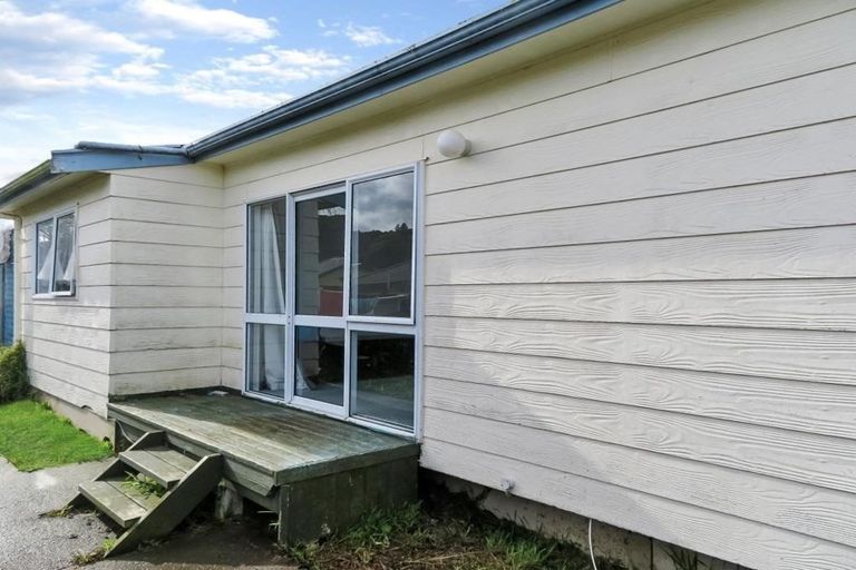 Photo of property in 37a Biddle Crescent, Taita, Lower Hutt, 5011