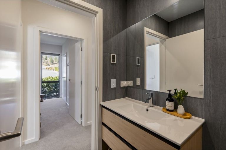 Photo of property in 7 Kotuku Lane, Jacks Point, Queenstown, 9371