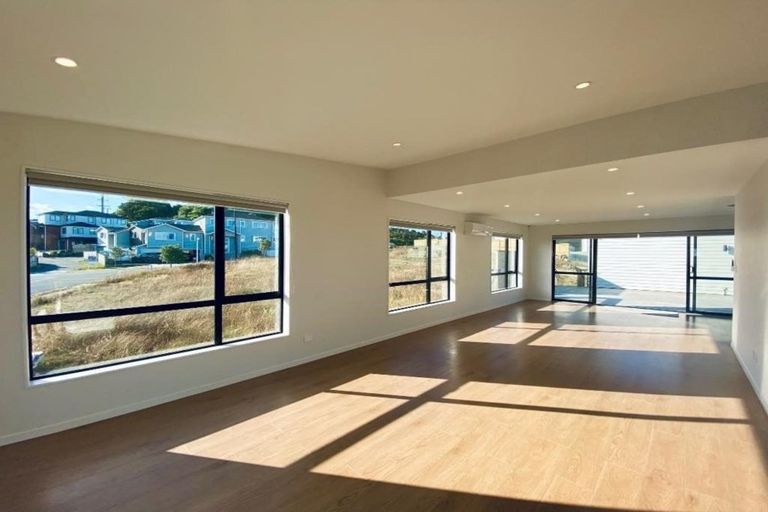 Photo of property in 58 Ascension Crescent, Orewa, 0931