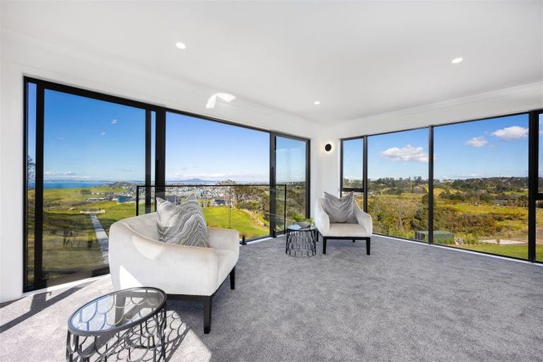 Photo of property in 3 Ridgelea Road, Long Bay, Albany, 0792