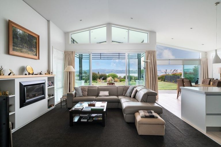 Photo of property in 13 Pukenamu Road, Rainbow Point, Taupo, 3330