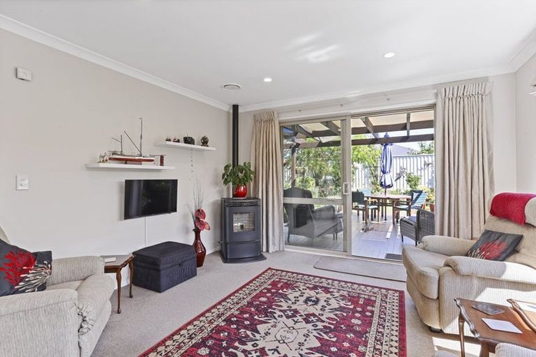 Photo of property in 10 Holly Place, Rangiora, 7400