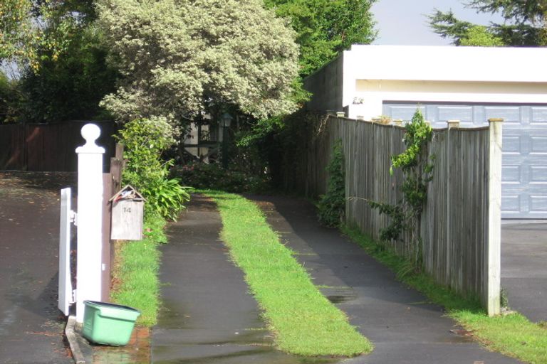 Photo of property in 14 Binda Place, Botany Downs, Auckland, 2010