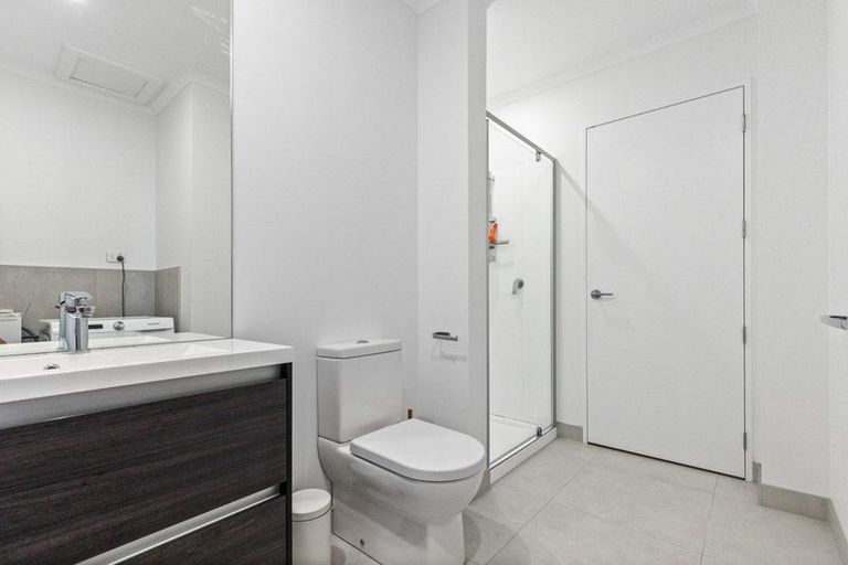 Photo of property in 2/71 Hobsonville Road, Hobsonville, Auckland, 0616
