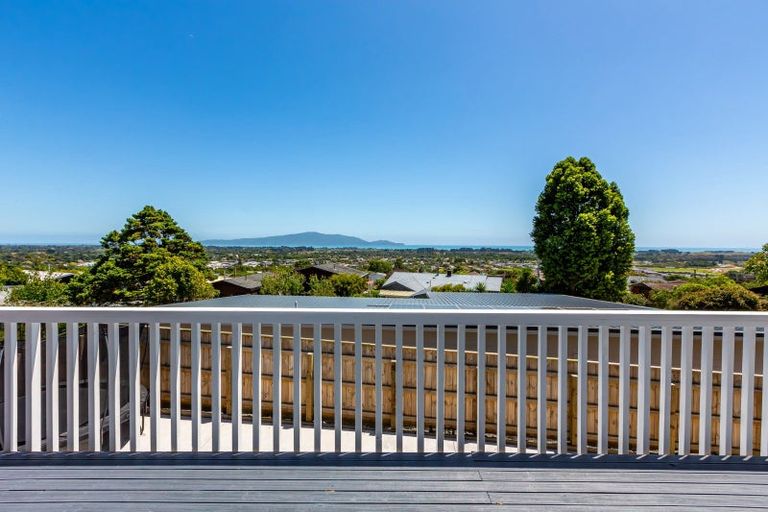 Photo of property in 18 Tui Crescent, Waikanae, 5036