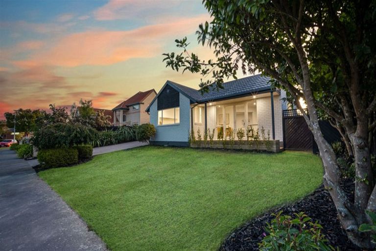 Photo of property in 4 Monterey Place, Parklands, Christchurch, 8083