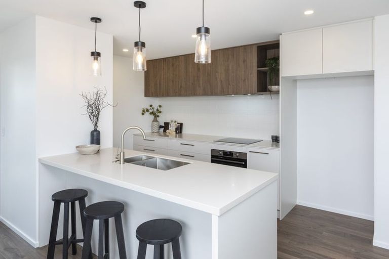 Photo of property in 104 Skibbereen Drive, Halswell, 8025