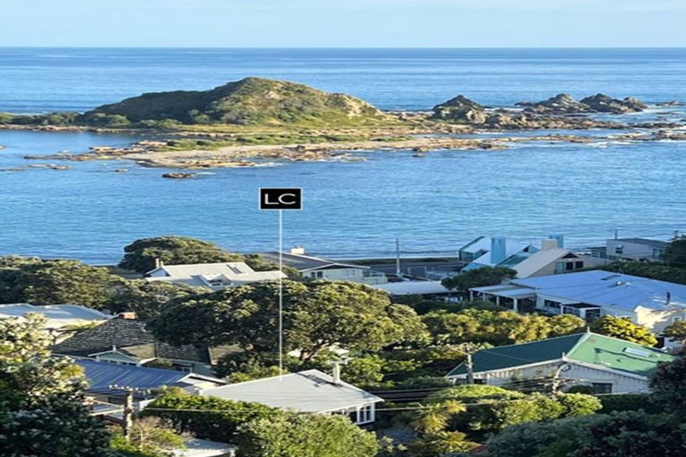 Photo of property in 16 Beach Street, Island Bay, Wellington, 6023
