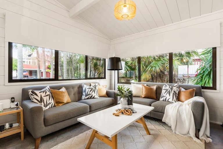 Photo of property in 32 Mcdowell Crescent, Hillcrest, Auckland, 0627