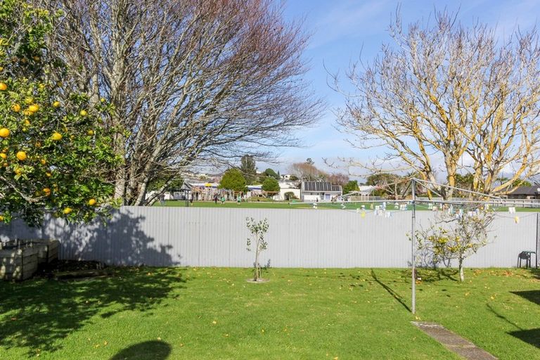 Photo of property in 14 Karaka Street, Merrilands, New Plymouth, 4312