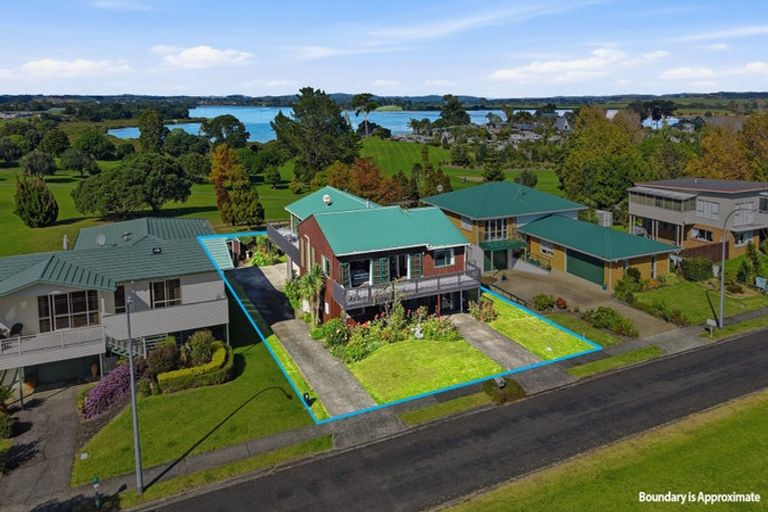 Photo of property in 166 Torkar Road, Clarks Beach, 2122