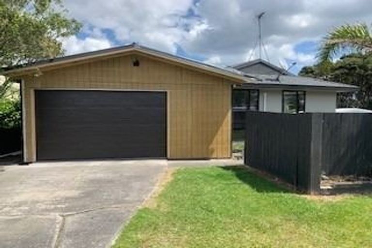 Photo of property in 28 Devonshire Road, Unsworth Heights, Auckland, 0632