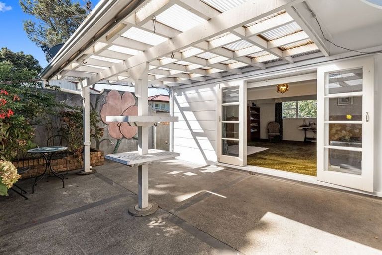 Photo of property in 21 Saint Leonards Road, Kelston, Auckland, 0602