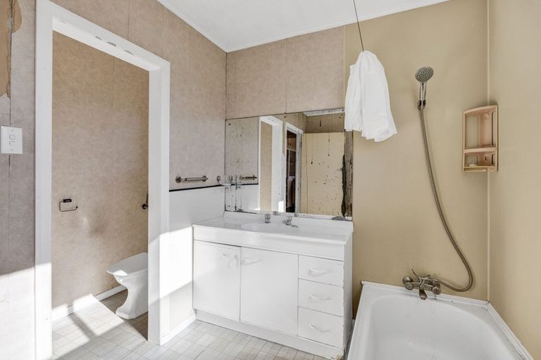 Photo of property in 35 Gladstone Street, Hawera, 4610