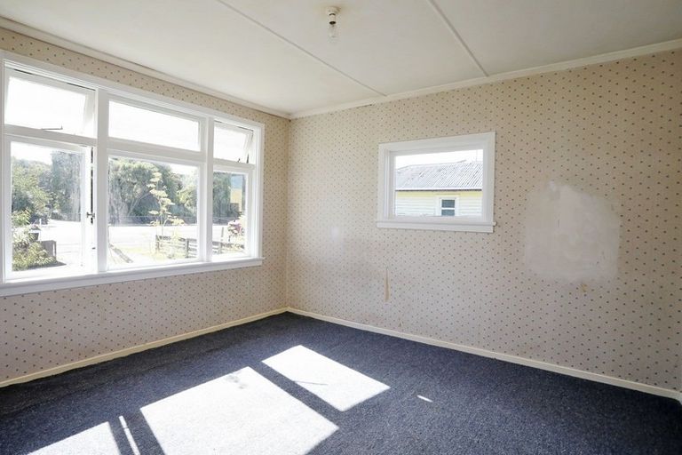 Photo of property in 17 Half Mile Road, Tuatapere, 9620