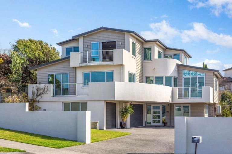 Photo of property in 3 Pendennis Point, Camborne, Porirua, 5026