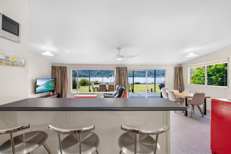 Photo of property in 1755 Queen Charlotte Drive, Linkwater, Picton, 7281