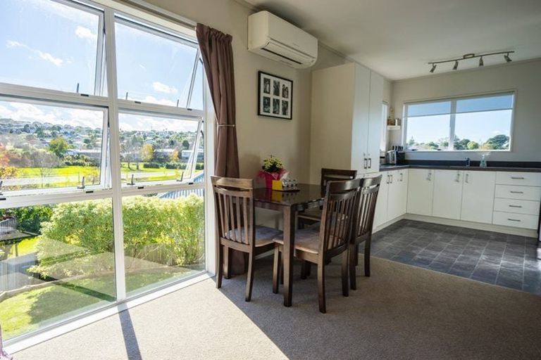 Photo of property in 68 Trias Road, Totara Vale, Auckland, 0629