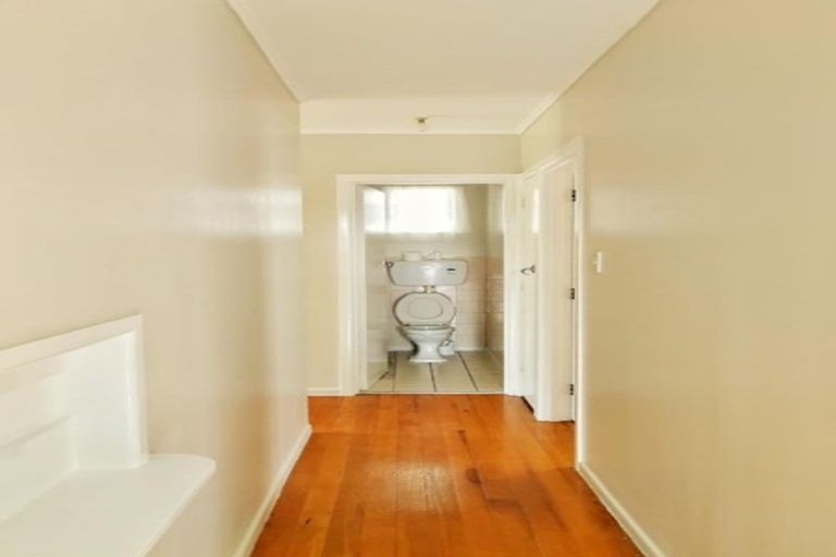 Photo of property in 9 Martin Place, Kelston, Auckland, 0602