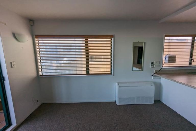 Photo of property in 1e/25 Maclean Street, Paraparaumu Beach, Paraparaumu, 5032