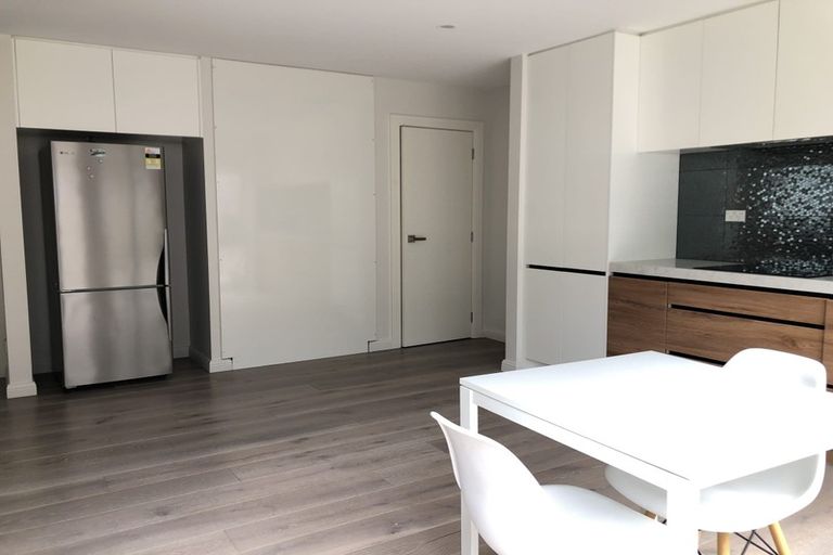 Photo of property in 9 Para Close, Fairview Heights, Auckland, 0632