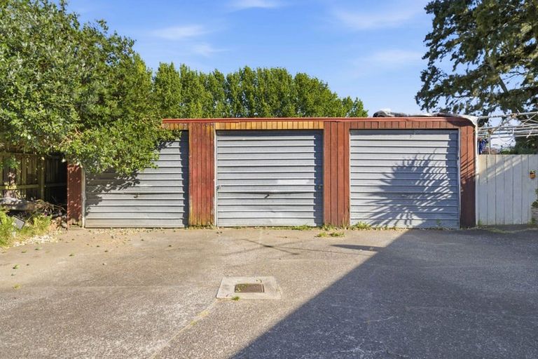 Photo of property in 2/15 Phoenix Place, Papatoetoe, Auckland, 2025