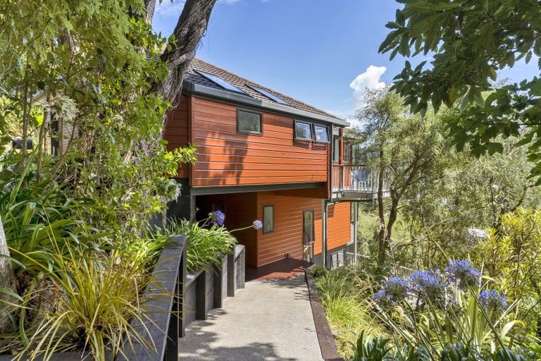 Photo of property in 32 Walter Road, Lowry Bay, Lower Hutt, 5013