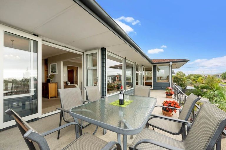 Photo of property in 76 Jaemont Avenue, Te Atatu South, Auckland, 0610