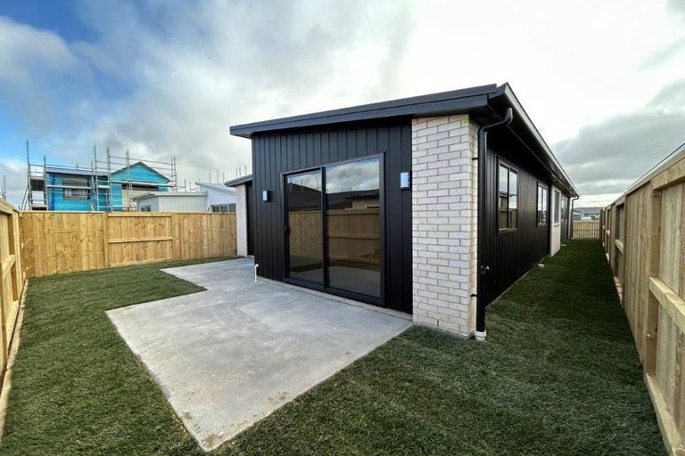 Photo of property in 6 Tauhinu Place, Papamoa, 3118