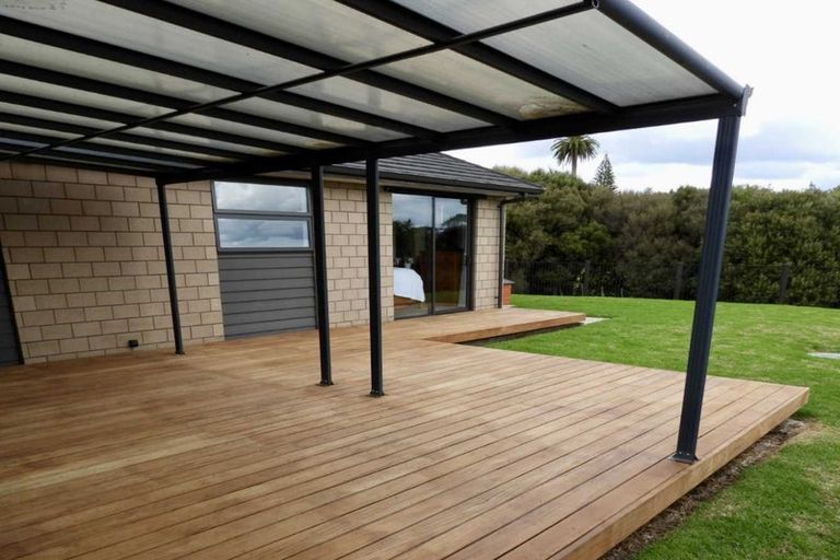 Photo of property in 35 Tahuna Minhinnick Drive, Glenbrook, 2681