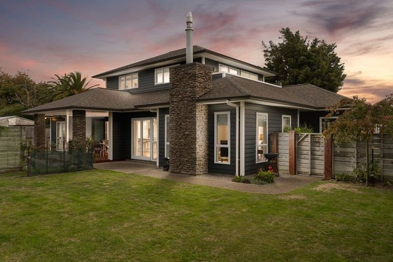 Photo of property in 2 Dixon Street, Carterton, 5713