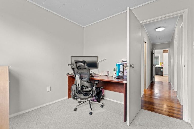 Photo of property in 24 Normanton Street, Glenfield, Auckland, 0629