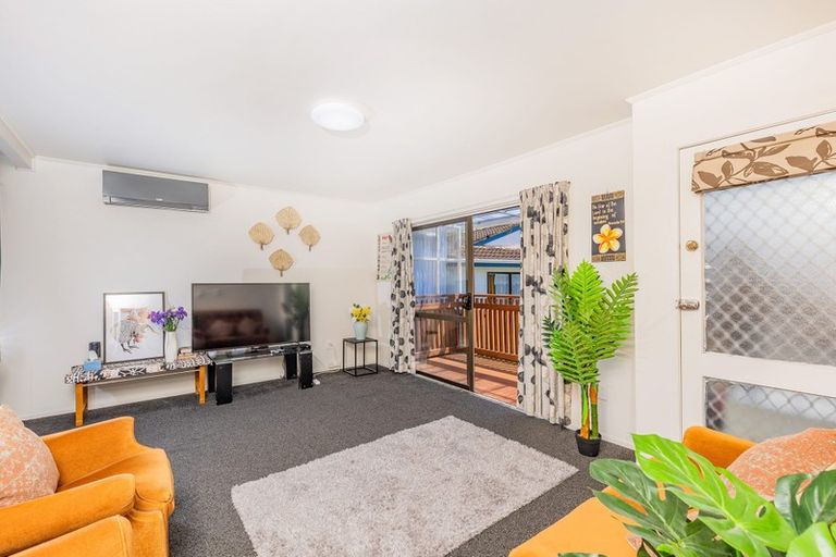 Photo of property in 10a Hamblyn Place, Ranui, Auckland, 0612