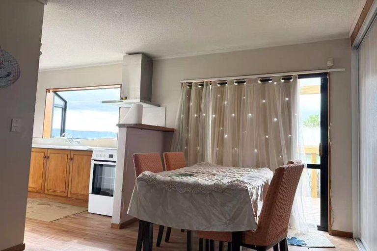 Photo of property in 1/23 Sungrove Rise, Sunnyvale, Auckland, 0612