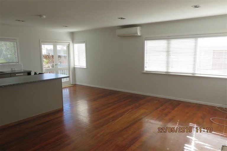 Photo of property in 22 Hepburn Road, Glendene, Auckland, 0602