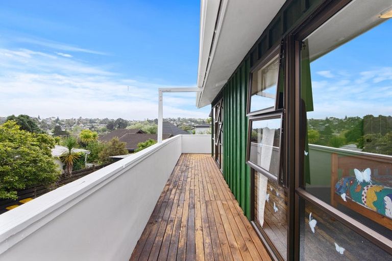 Photo of property in 2/58 Glencoe Road, Browns Bay, Auckland, 0630