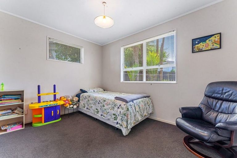 Photo of property in 20 Halberg Street, Glenfield, Auckland, 0629