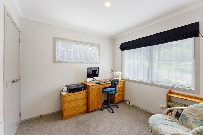 Photo of property in 5 Tauhou Place, Waikanae, 5036