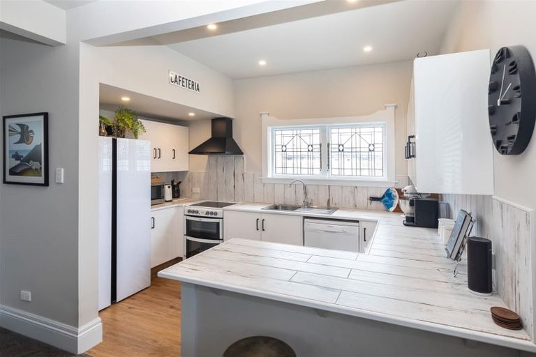 Photo of property in 82 Olliviers Road, Phillipstown, Christchurch, 8011