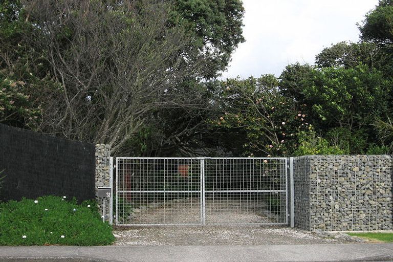 Photo of property in 52 Waimea Road, Waikanae Beach, Waikanae, 5036