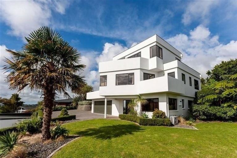 Photo of property in 25 Veale Road, Frankleigh Park, New Plymouth, 4310