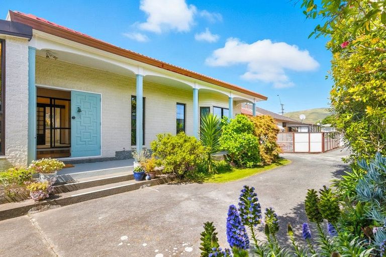 Photo of property in 51 Ngaio Road, Waikanae, 5036
