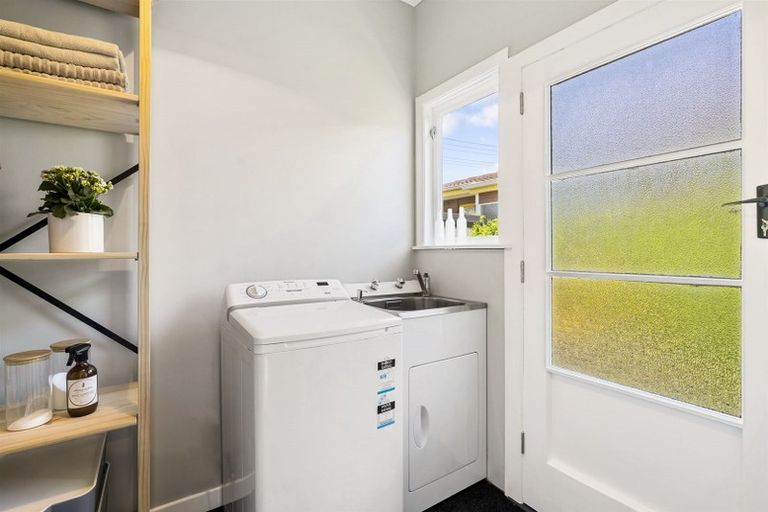 Photo of property in 1/115 Shakespeare Road, Milford, Auckland, 0620