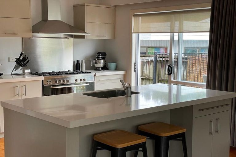 Photo of property in 1/206 Onewa Road, Birkenhead, Auckland, 0626