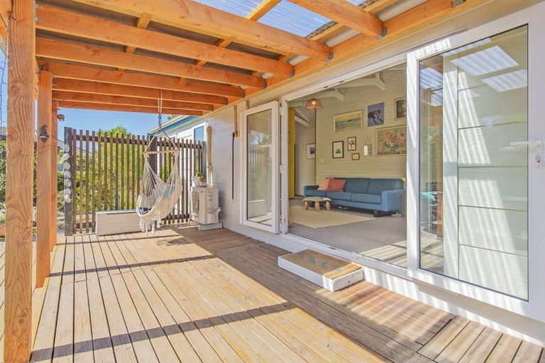 Photo of property in 16 Ensors Place, Waikuku Beach, 7402