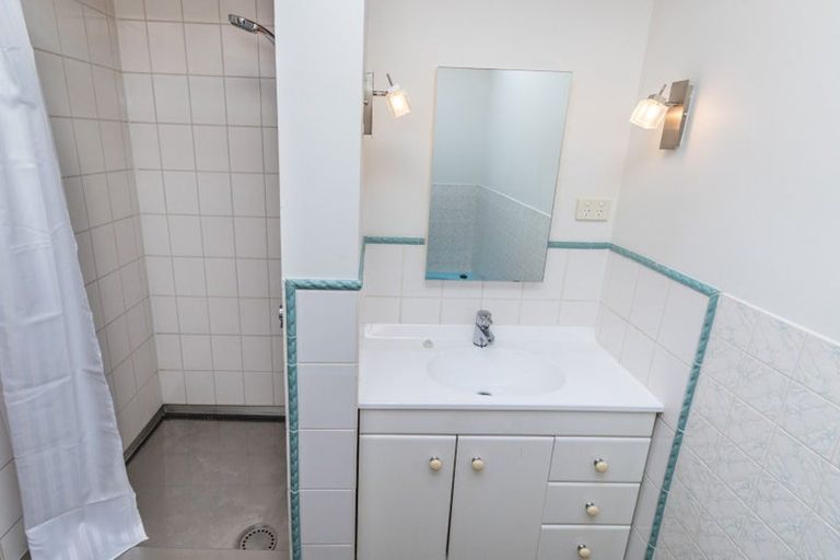 Photo of property in 39 Lucknow Terrace, Khandallah, Wellington, 6035