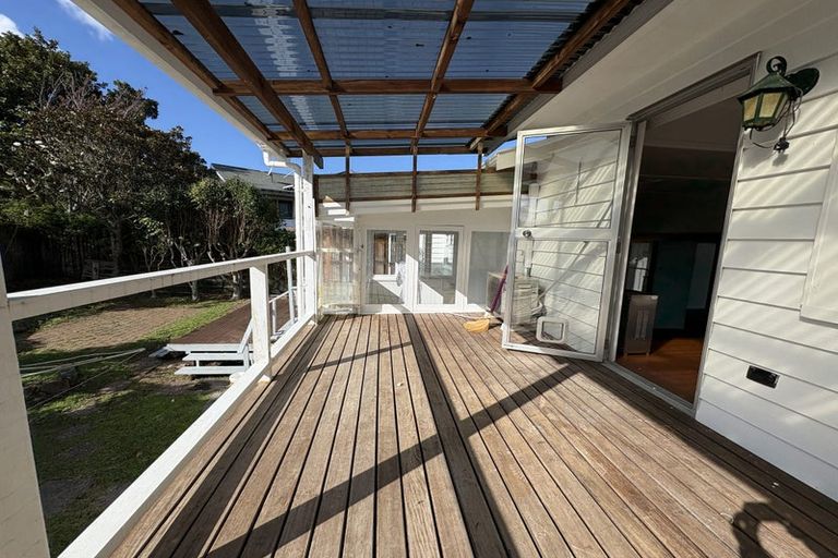 Photo of property in 938 East Coast Road, Northcross, Auckland, 0630